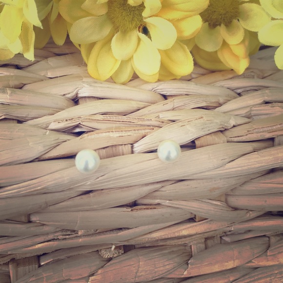 kate spade Jewelry - Kate Spade Pearly Stud Earrings!! ❤️